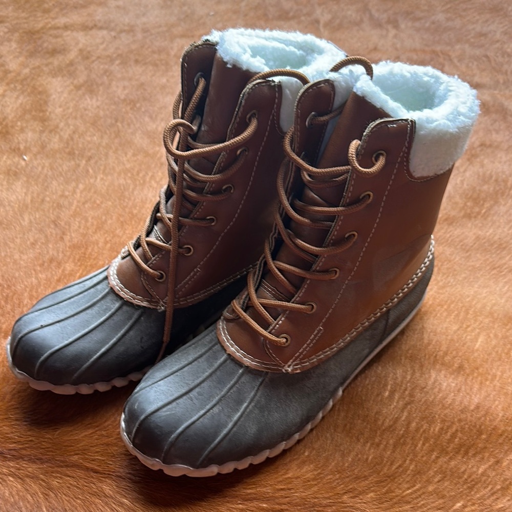 Brown and tan Winter Boots with White Lining